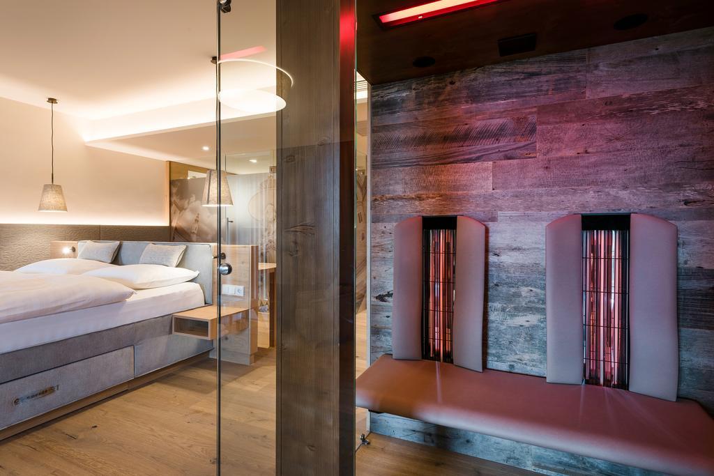 Genussdorf Gmachl - Hotel & Spa แบร์กไฮม์ ภายนอก รูปภาพ