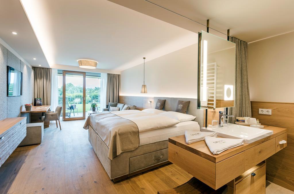 Genussdorf Gmachl - Hotel & Spa แบร์กไฮม์ ภายนอก รูปภาพ