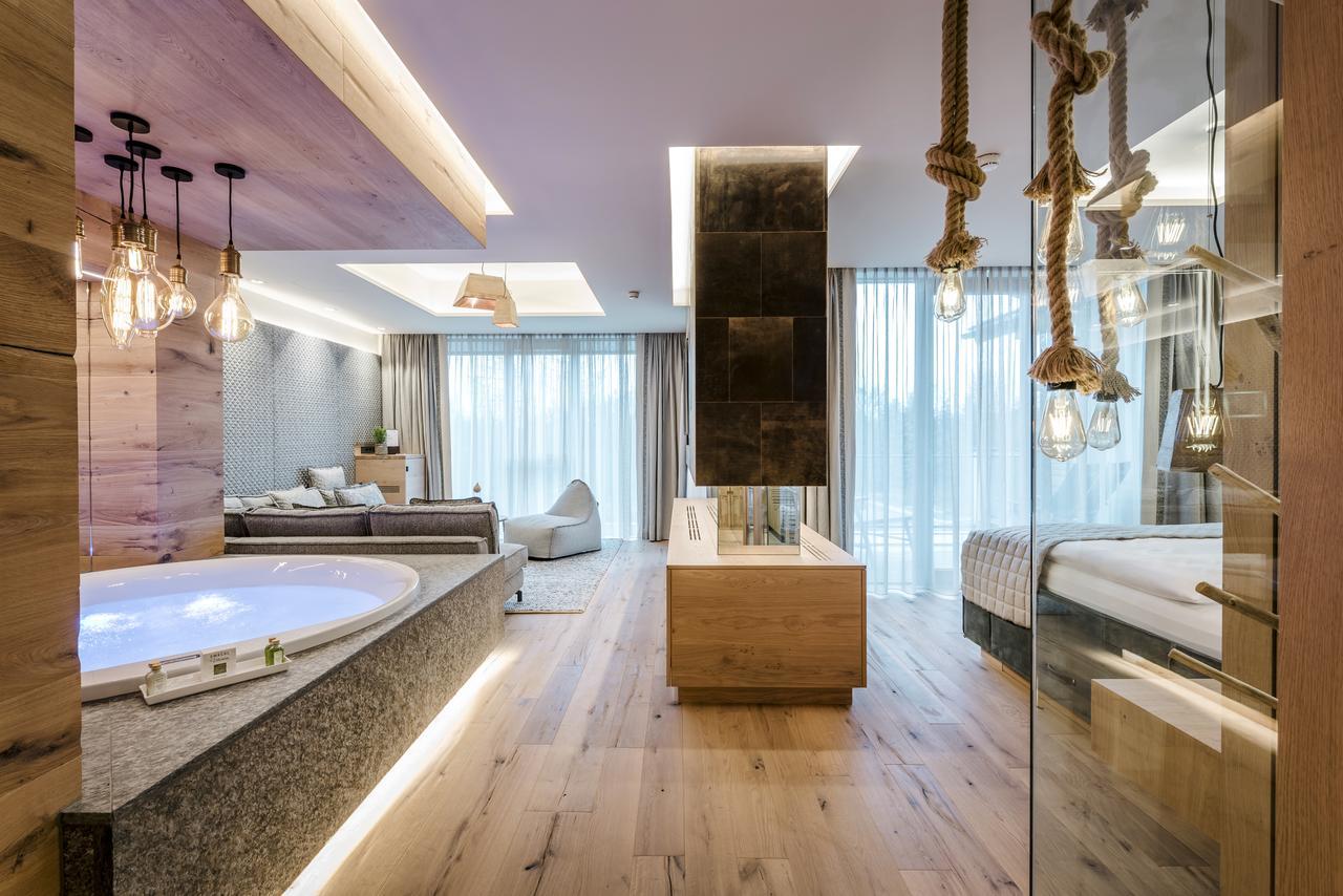 Genussdorf Gmachl - Hotel & Spa แบร์กไฮม์ ภายนอก รูปภาพ